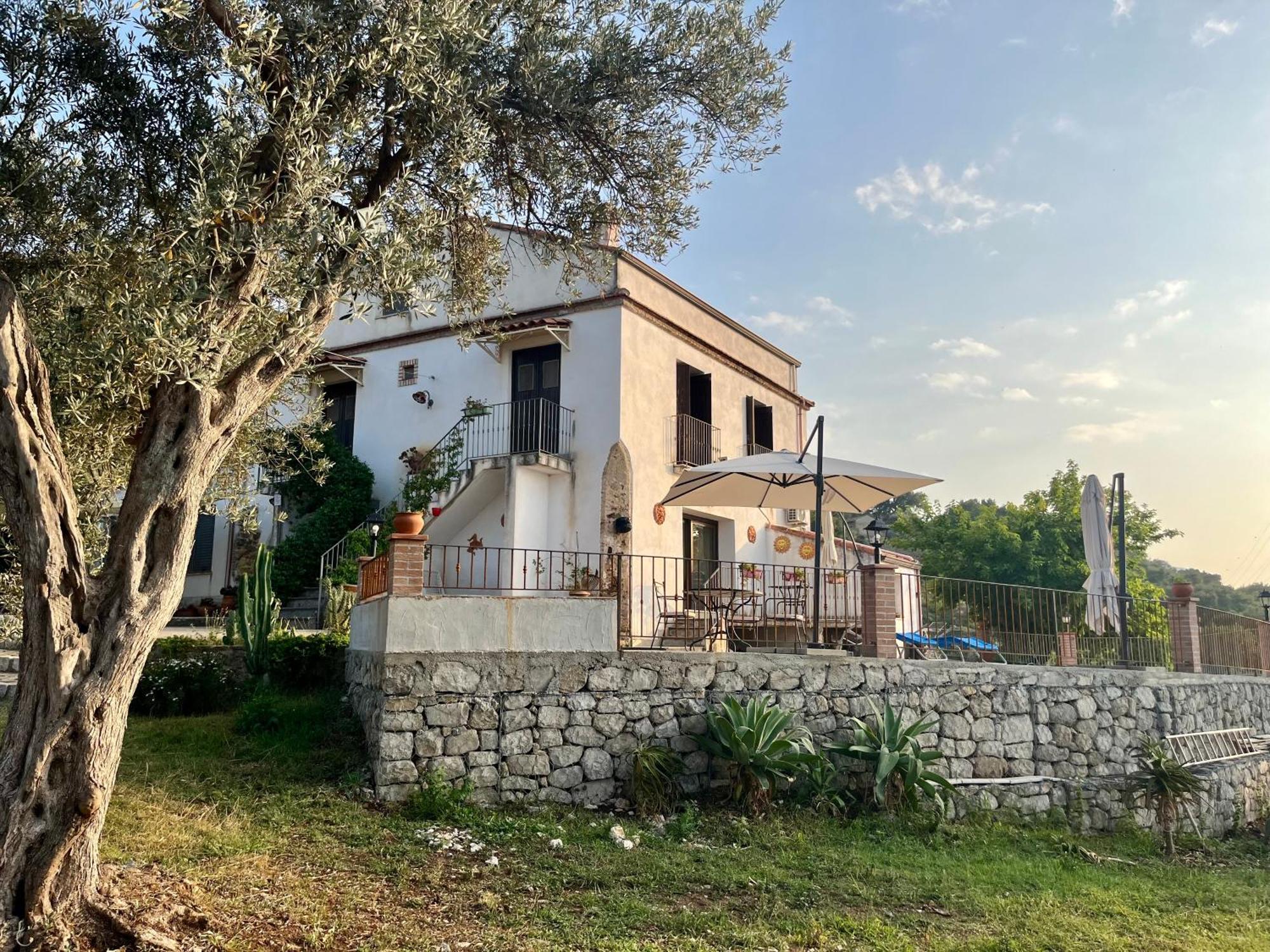 Agriturismo Serre Sant'Agata di Militello Luaran gambar