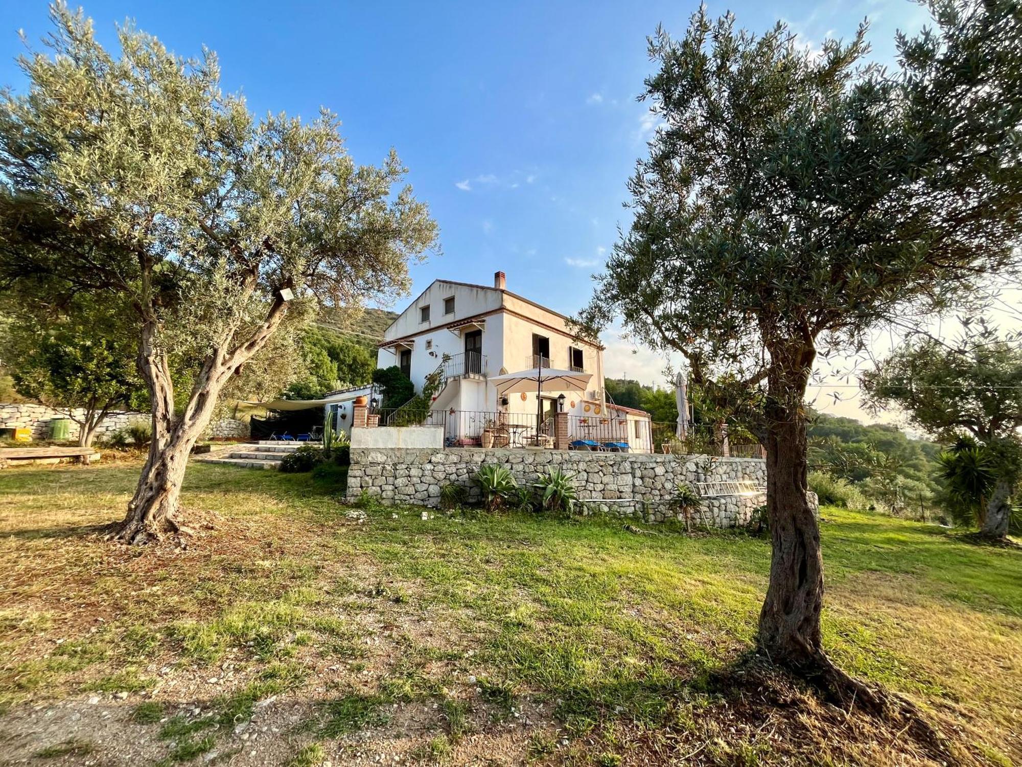Agriturismo Serre Sant'Agata di Militello Luaran gambar
